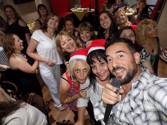 SHOW GUSTAVO SANTILLAN EN ¨9 REINAS¨