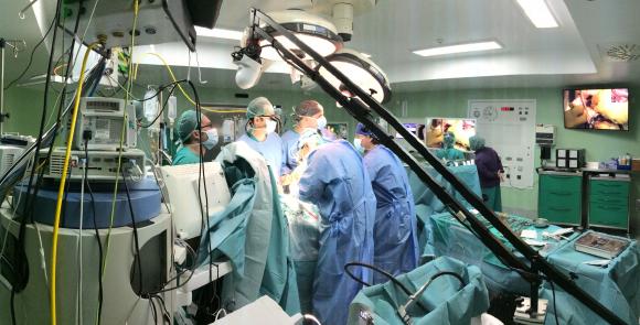 Se realizó una cirugía cardiovascular sin precedentes en nuestro país