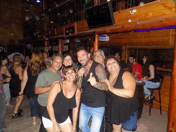 SHOW GUSTAVO SANTILLAN EN ¨LA COFRADIA BAR¨