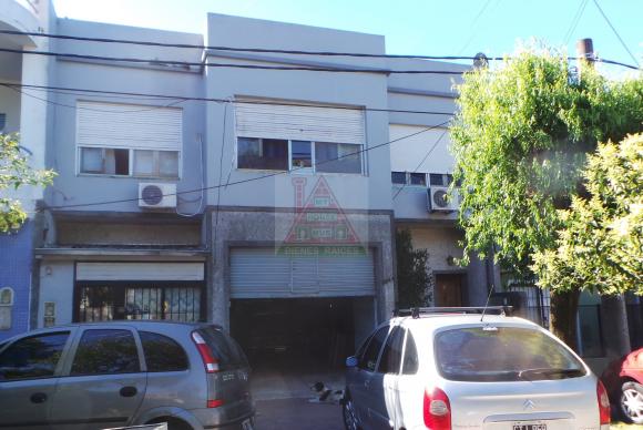 Galpón 180m² y Casa 4 ambientes (San Isidro)
