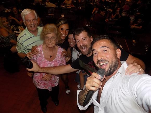 SHOW GUSTAVO SANTILLAN EN ¨LA CANTINA DE MI TIO¨