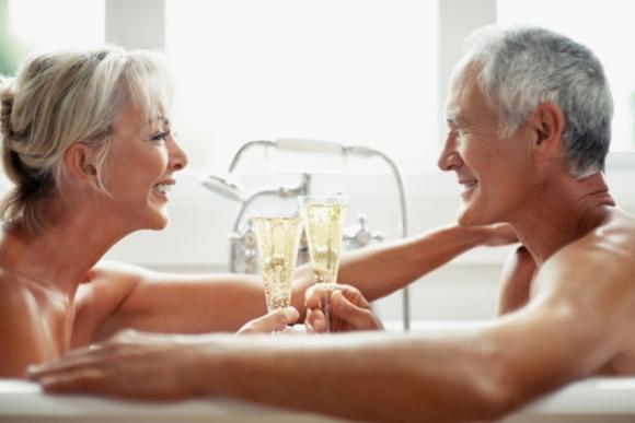 Ser adulto mayor no significa que se pueda tener sexo seguro