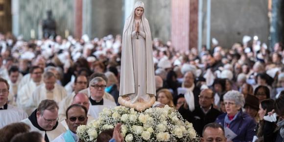 Inglaterra es consagrada al CORAZÓN DE MARÍA frente a la Virgen de Fátima