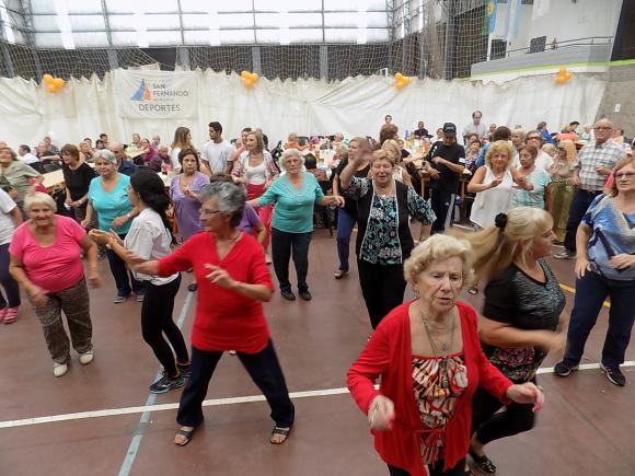 FIESTA JOVENES 3 EDAD POLIDEPORTIVO SAN FERNANDO