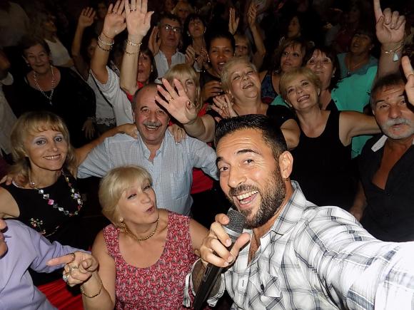 SHOW GUSTAVO SANTILLAN EN EL ¨CENTRO GALICIA¨