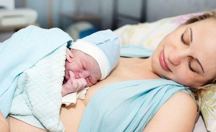 Salud promueve el respeto de los tiempos de las mujeres durante el nacimiento de sus hijos