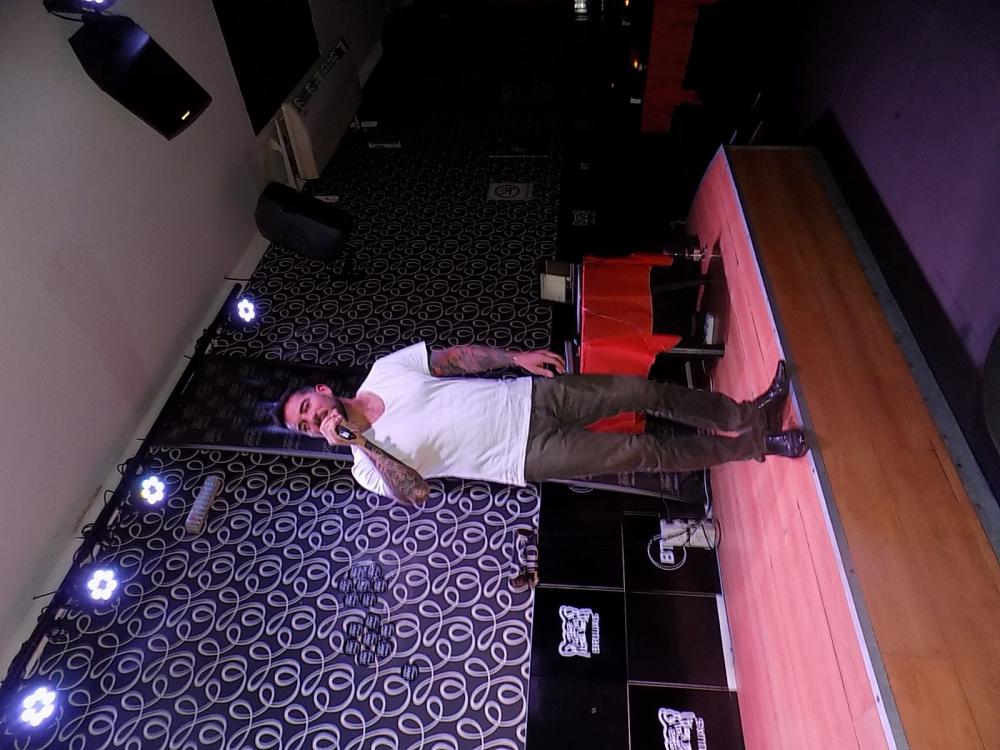 SHOW GUSTAVO SANTILLAN EN ¨BRUJAS¨