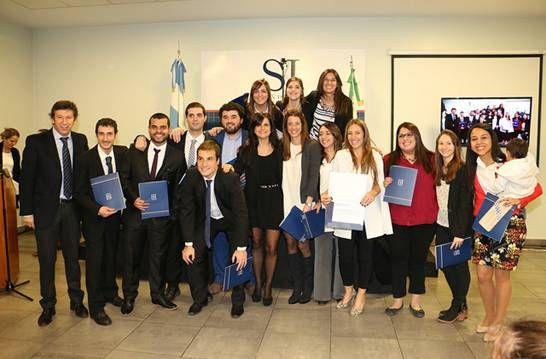 Posse entregó diplomas a médicos residentes de la UBA