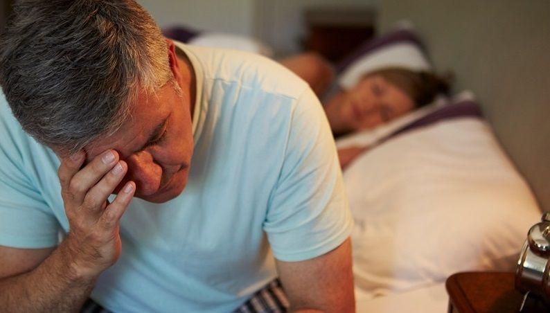 Despertarse para orinar varias veces por la noche es síntoma de enfermedad