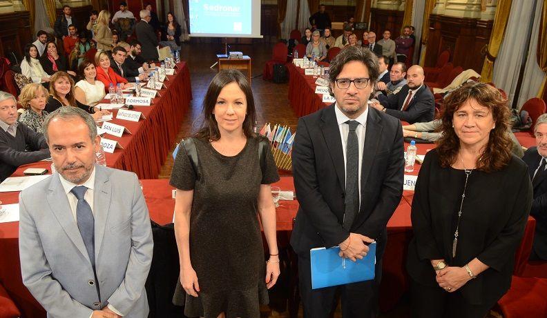 La provincia de Bs. As. firmó un convenio con Sedronar para prevenir adicciones