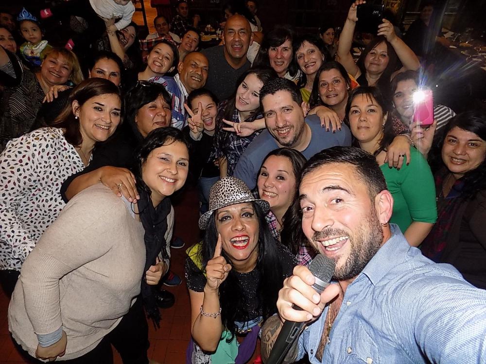 SHOW GUSTAVO SANTILLAN EN ¨LA CANTINA DE MI TIO¨