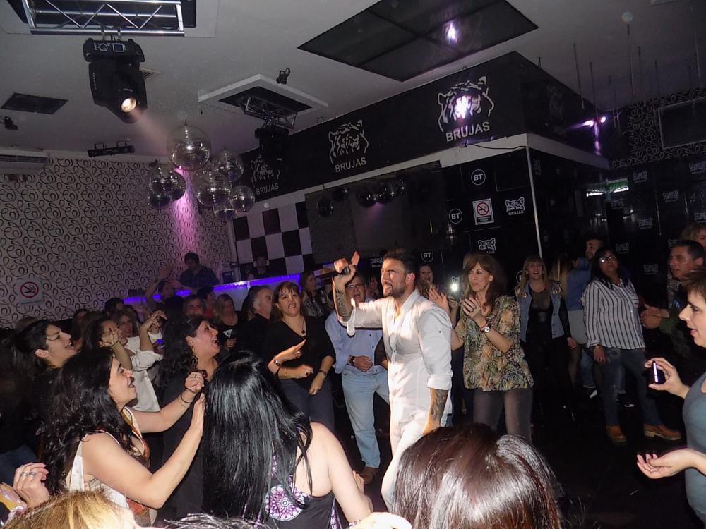 SHOW GUSTAVO SANTILLAN EN ¨BRUJAS¨