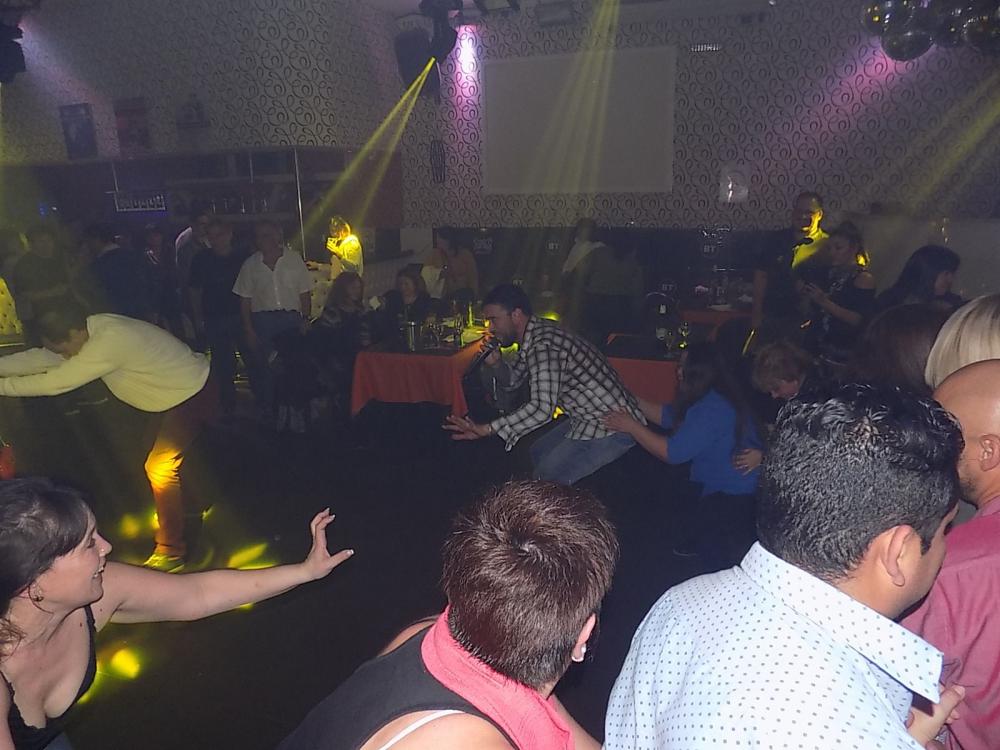 SHOW GUSTAVO SANTILLAN EN ¨BRUJAS¨