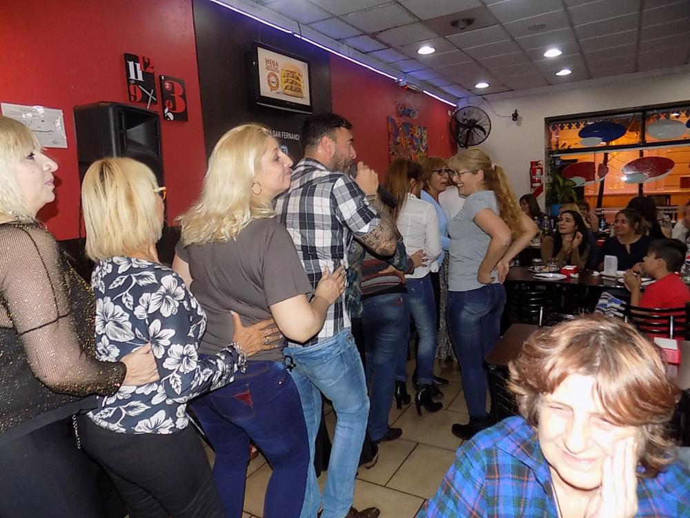 SHOW GUSTAVO SANTILLAN EN ¨QPIZZA SAN FDO¨