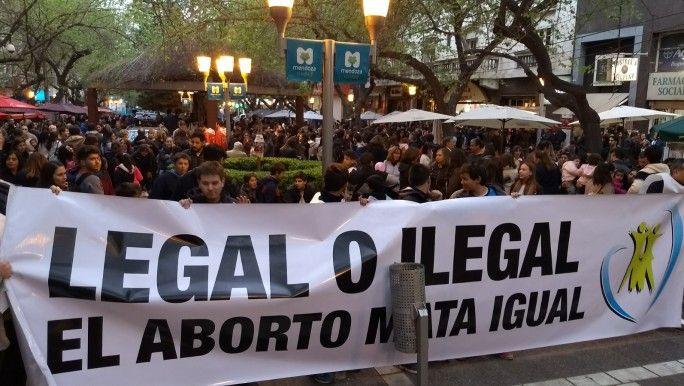 Marcha en Mendoza en contra del aborto