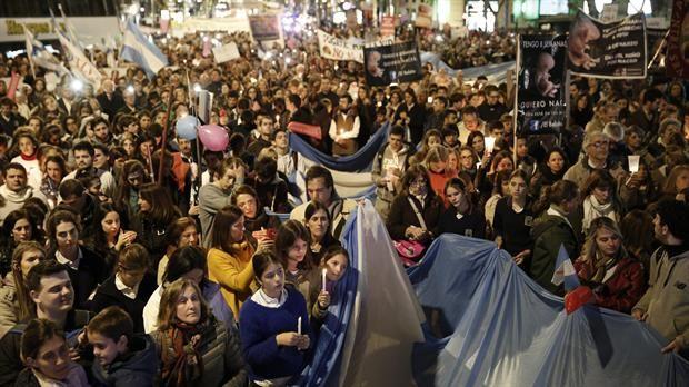 Más de 2500 personas se manifestaron contra el aborto frente al Congreso