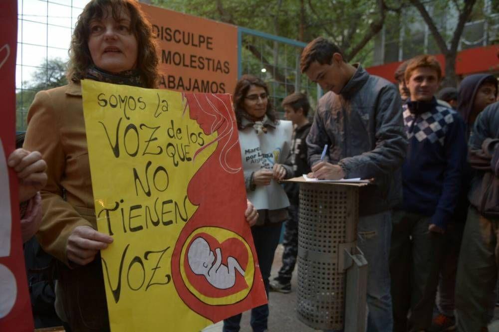 Manifestación a favor de la vida y contra el aborto en Mendoza