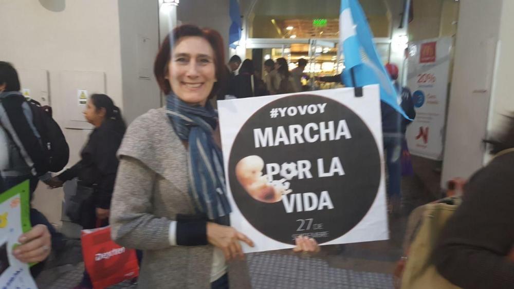 Un grupo de personas se manifestó contra la legalización del aborto