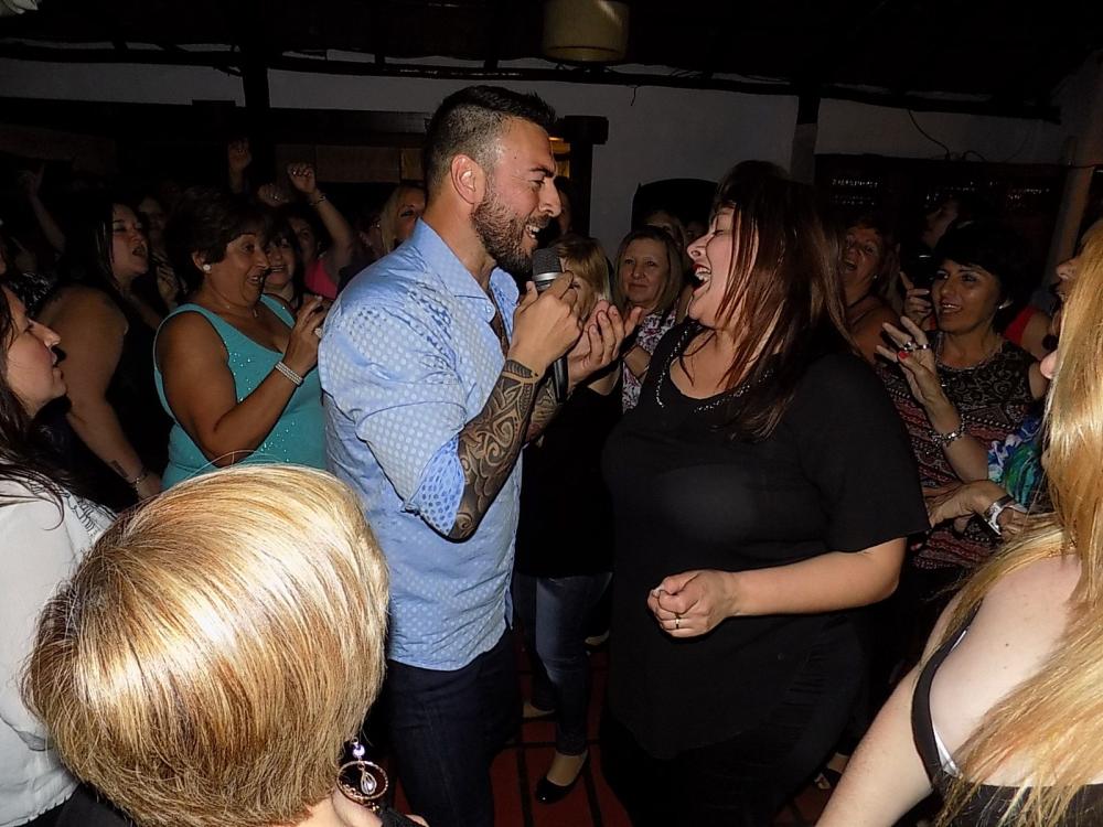 SHOW GUSTAVO SANTILLAN EN ¨MOMBAY¨