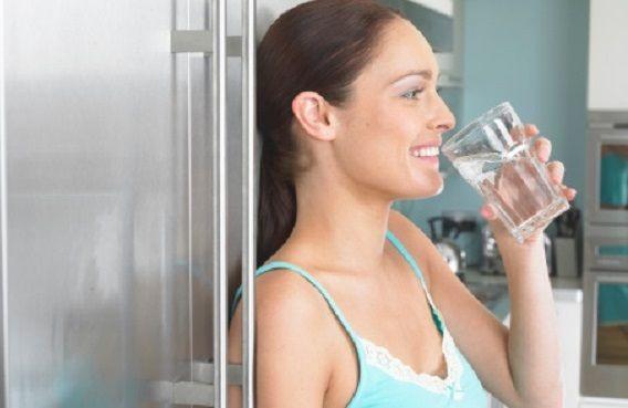 En mujeres aumentar la ingesta de agua reduciría las infecciones urinarias