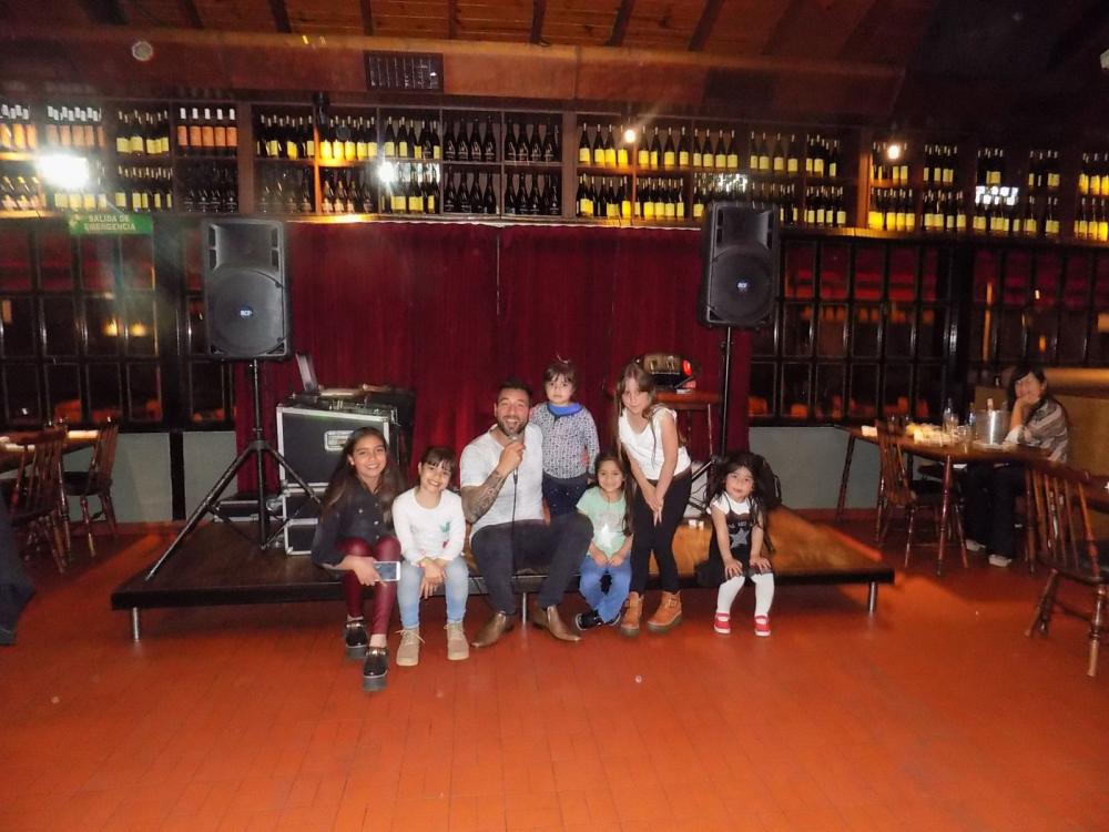 SHOW GUSTAVO SANTILLAN EN ¨LA CANTINA DE MI TIO¨