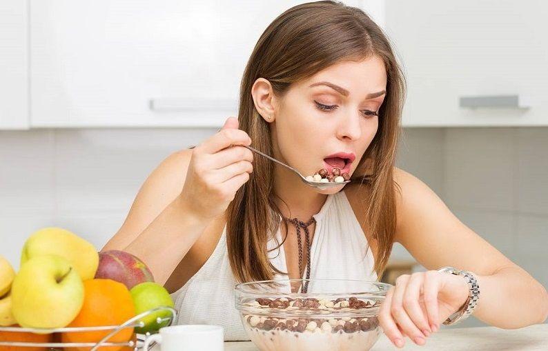 Comer apurado es perjudicial para la salud