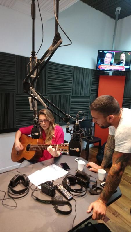 VIDEO ENTREVISTA RADIAL GUSTAVO Y ELIZABETH SANTILLAN