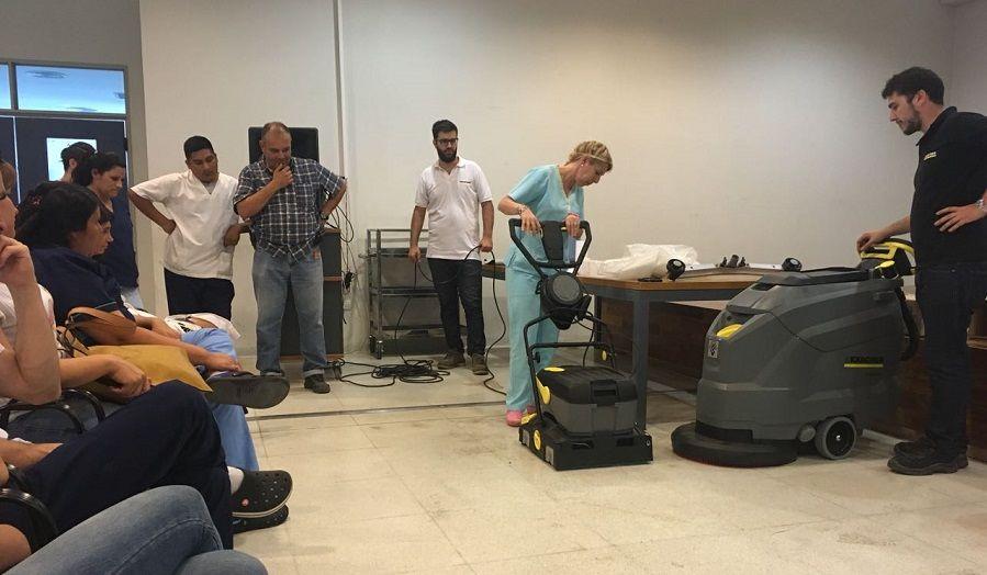 Salud BA sumó 300 empleados de limpieza e invirtió más de 8 millones de pesos en máquinas para higiene hospitalaria