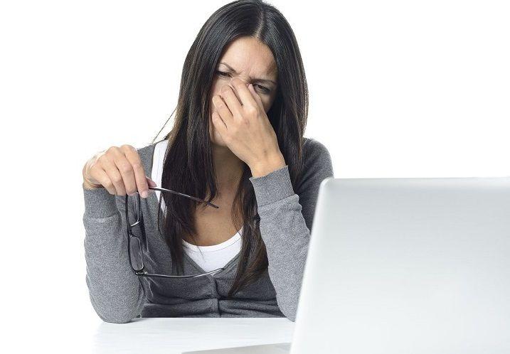 Es importante tomar precauciones contra los efectos de la luz azul de las pantallas