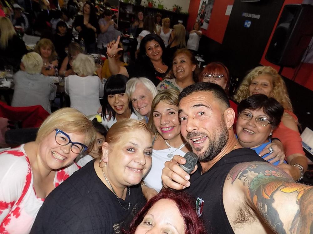 SHOW GUSTAVO SANTILLAN EN ¨QPIZZA SAN FDO¨