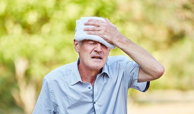 Cómo prevenir golpes de calor en adultos mayores