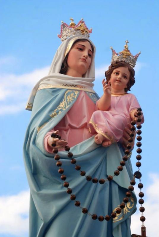 El rezo del Santo Rosario