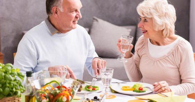 La dieta mediterránea ayuda a prevenir la fragilidad en adultos mayores