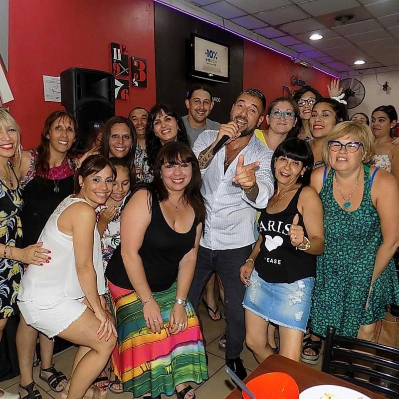 SHOW GUSTAVO SANTILLAN EN ¨Q PIZZA SAN FDO¨
