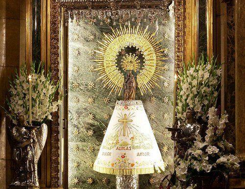 Actos de desagravio a la Virgen en Santiago y Zaragoza en respuesta al pregón cristianófobo