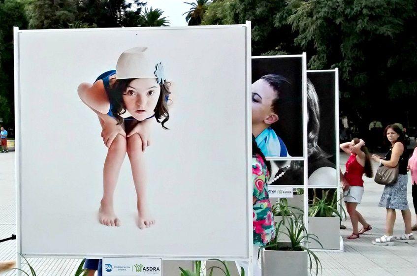 “Revelados”: Muestra fotográfica para conocer a las personas, más allá del síndrome de Down