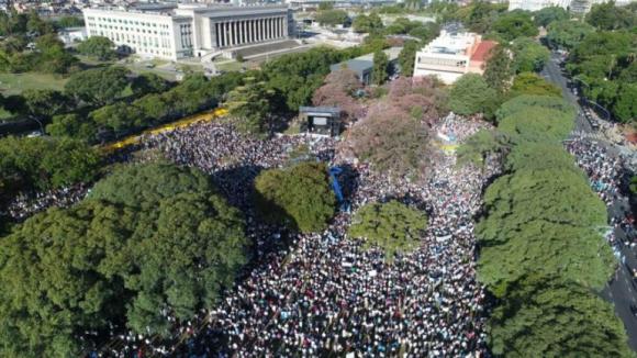 Los argentinos se vuelcan a las calles para manifestarse a favor de la vida