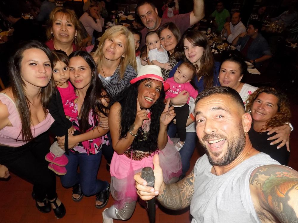 SHOW GUSTAVO SANTILLAN EN ¨LA CANTINA DE MI TIO¨