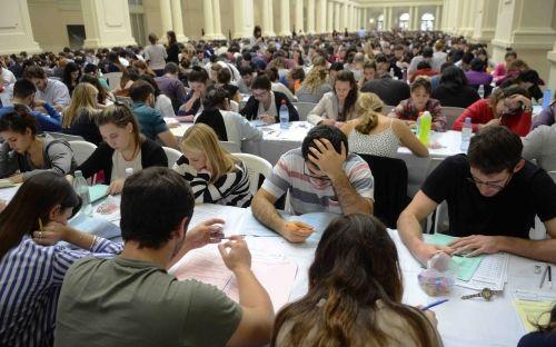 Más de 4500 jóvenes rindieron examen para realizar las residencias en el sistema de salud público
