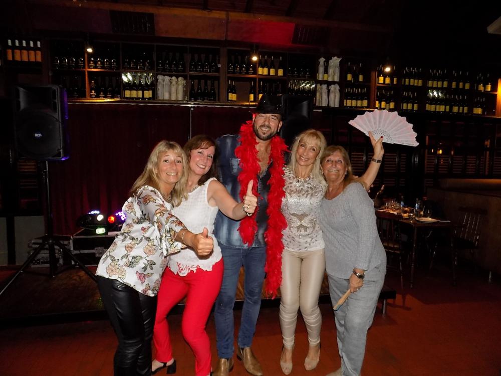 SHOW GUSTAVO SANTILLAN EN ¨LA CANTINA DE MI TIO¨