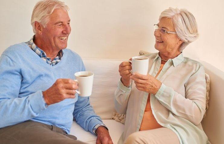 El consumo de café no influye en el deterioro físico de los adultos mayores