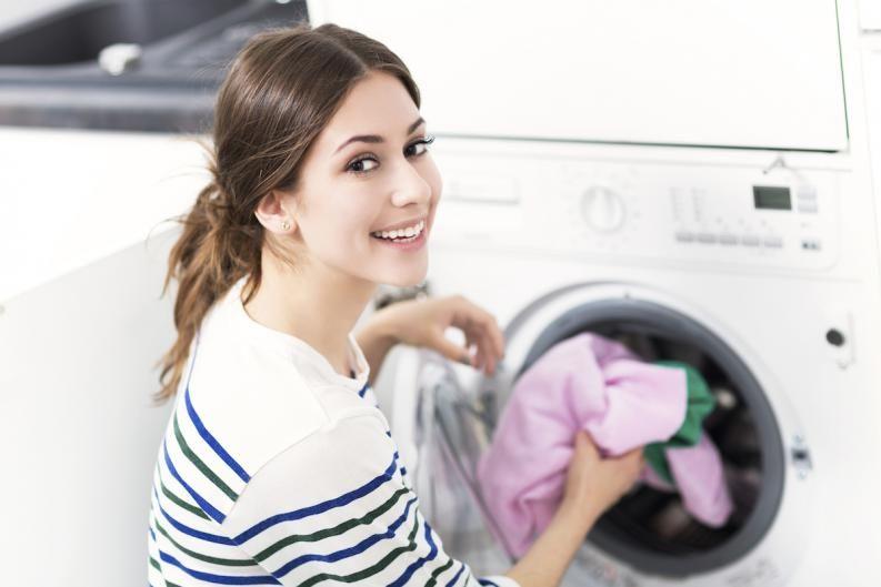 Por qué hay que lavar la ropa nueva antes de usarla