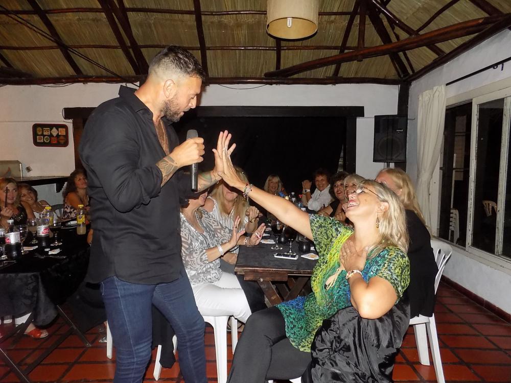 SHHOW GUSTAVO SANTILLAN EN ¨MOMBAY¨