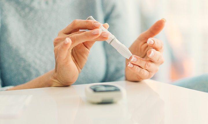 Lanzan un libro sobre manejo de diabetes que será distribuido en facultades
