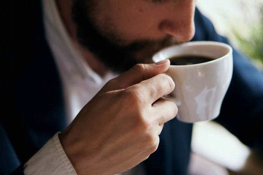 Cuatro tazas diarias de café podrían evitar los infartos