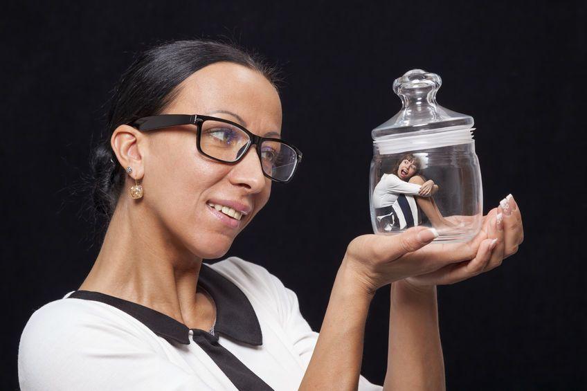 Qué son los padres helicóptero y cómo pueden afectar al desarrollo emocional de sus hijos