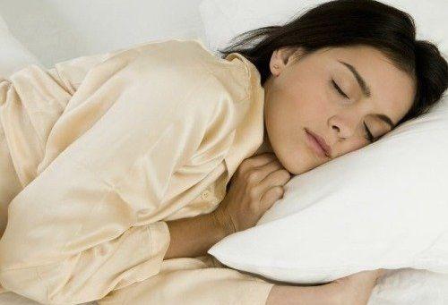 Por qué es mejor dormir del lado izquierdo