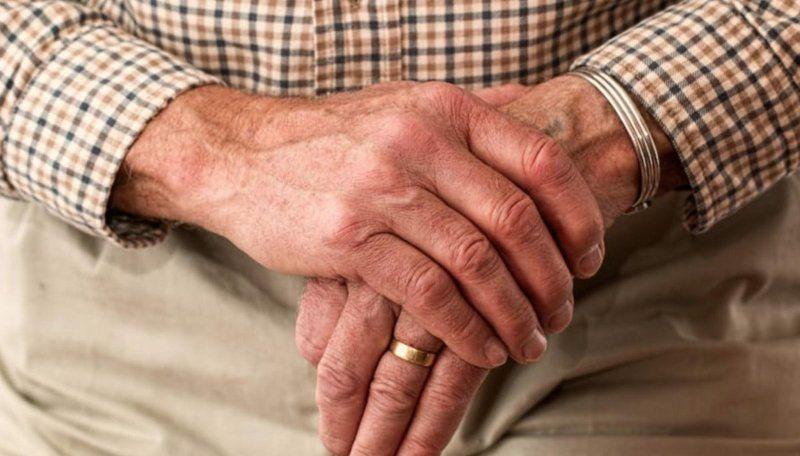 La estimulación cerebral profunda podría retrasar la progresión de los temblores al inicio del Parkinson