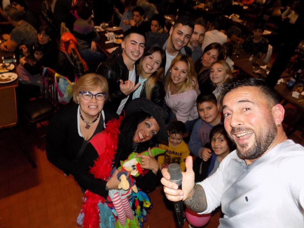 SOW GUSTAVO SANTILLAN EN ¨LA CANTINA DE MI TIO¨