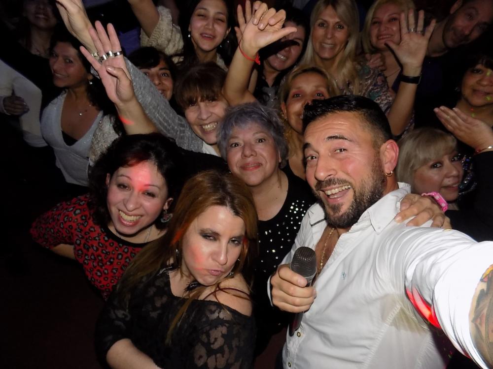 SHOW GUSTAVO SANTILLAN EN ¨CLUB UNION OLIVOS¨